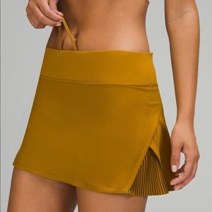 NWT Lululemon PLAY OFF THE PLEATS skirt Gold Sz 10